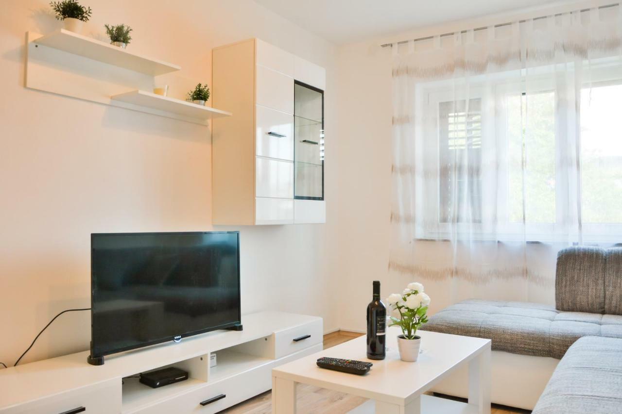Domo Appartement Senj  Buitenkant foto