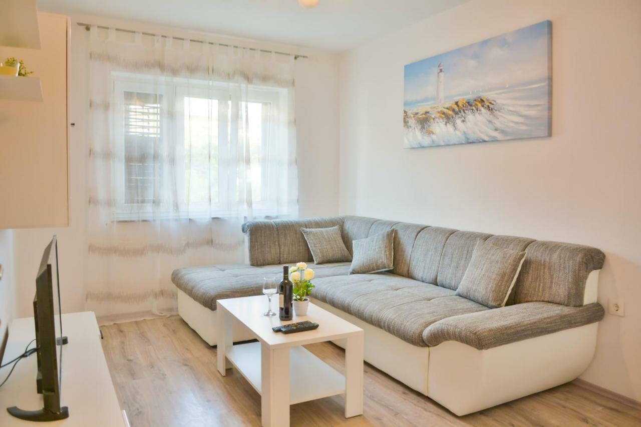 Domo Appartement Senj  Buitenkant foto
